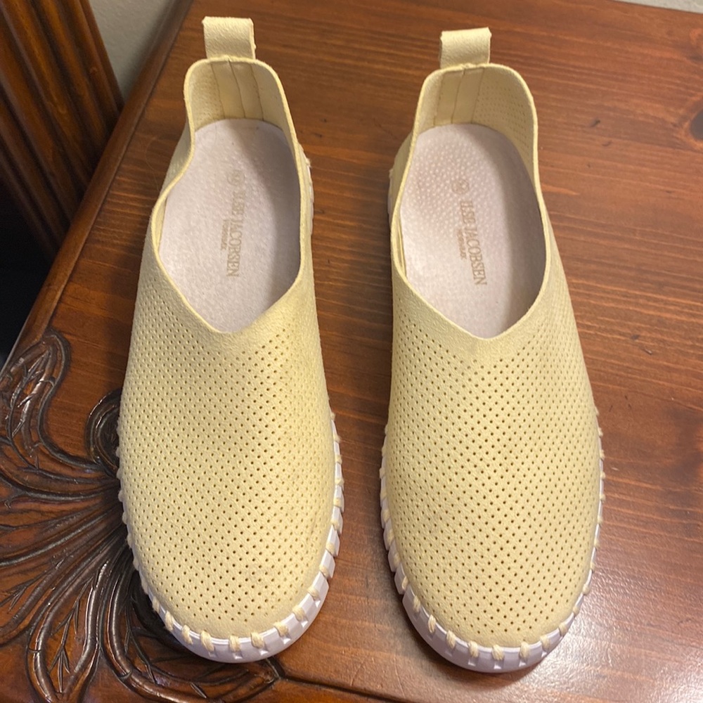 Isle Jacobson flats.  Size 36